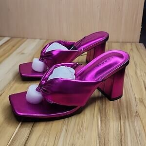 ☆TORRID☆ HOT☆FUSCHIA☆ STRAPPY FLIP FLOP HEEL LADIES SIZE 7WW NWT GORGEOUS